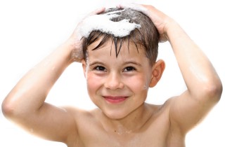 Ogni quanto lavare i capelli ai bambini?