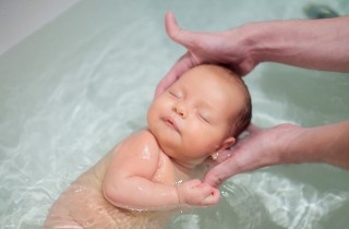 Come lavare un neonato con la dermatite