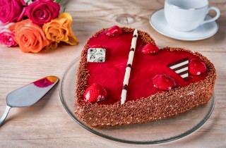 Come fare una torta a forma di cuore senza stampo: 4 idee