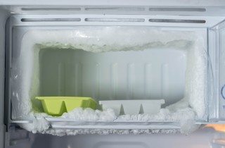 Quali sono le cause della brina nel congelatore