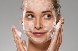 Come detergere il viso correttamente