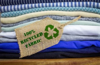 Come riciclare i tessuti dei vecchi vestiti
