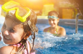 10 regole per la sicurezza dei bambini in piscina
