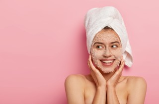 Come esfoliare il viso senza danneggiare la pelle