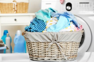 Come lavare i vestiti misti in lavatrice senza incidenti di lavaggio