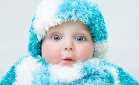 Bambino in inverno