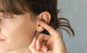 Come pulire le orecchie senza cotton fioc con rimedi naturali