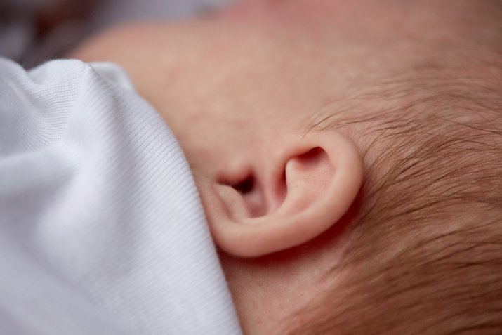 Come pulire le orecchie di un neonato in modo delicato