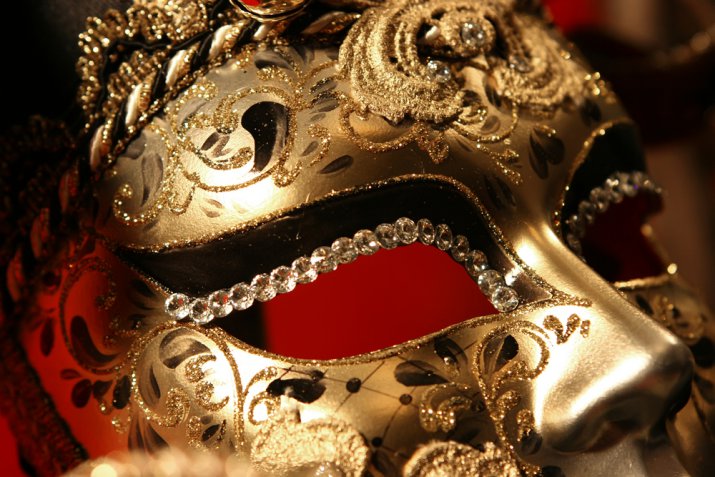 Decoupage di Carnevale: la maschera veneziana fai da te