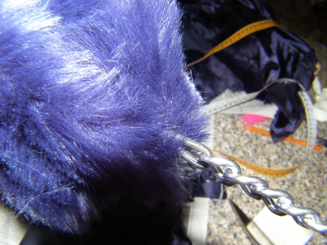 Riciclo creativo della pelliccia: come trasformare un pellicciotto in una borsa a secchiello