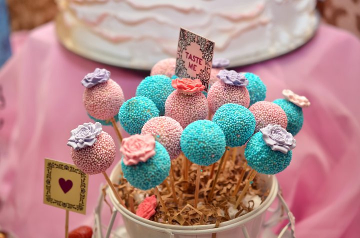 Cake pops, la ricetta per realizzarli e 10 idee per decorarli in maniera originale