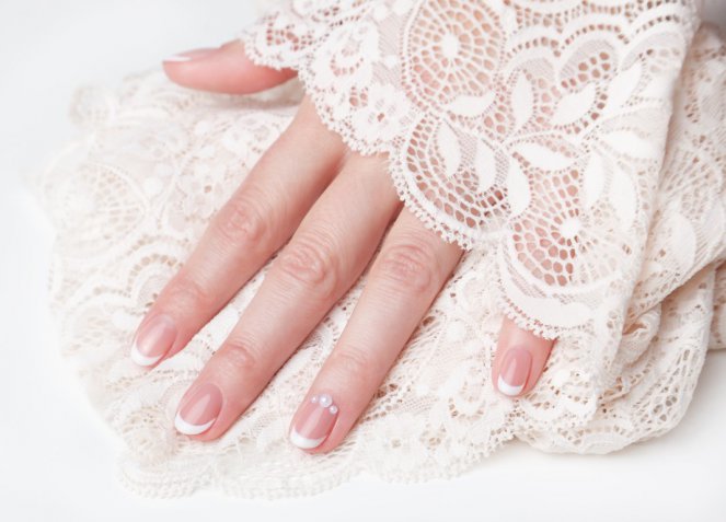 Nail art sposa: come decorare le unghie in modo romantico e chic per il matrimonio