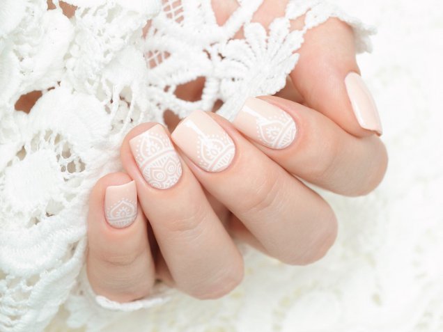 Nail art sposa: come decorare le unghie in modo romantico e chic per il matrimonio
