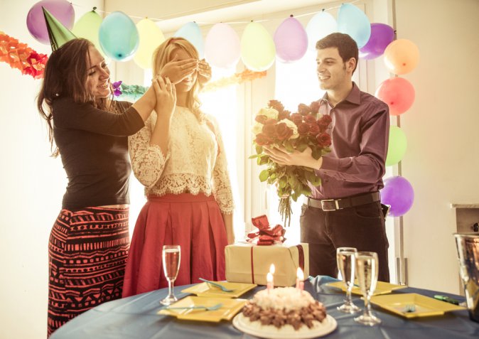 Come organizzare un party a sorpresa senza farti scoprire dal festeggiato