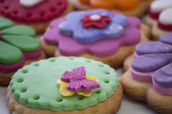 Biscotti decorati con la pasta di zucchero, 10 idee sfiziose