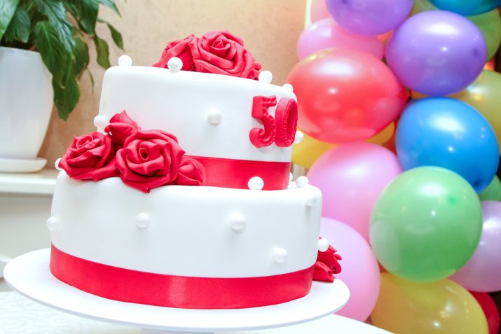 Torte di compleanno per i 50 anni, 5 decorazioni in pasta di zucchero