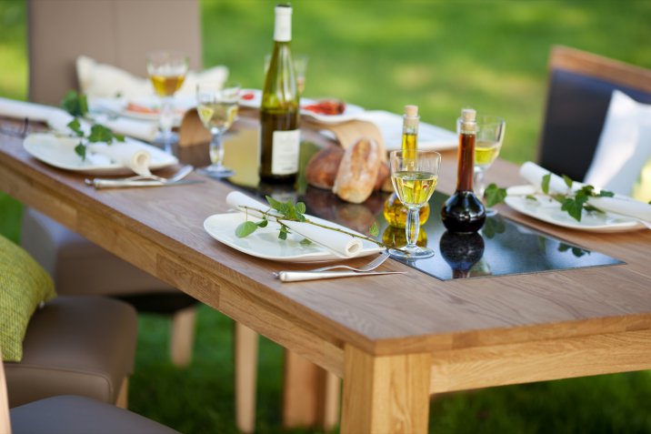 Le 15 idee per apparecchiare tavola in terrazza o giardino per una cena d'estate