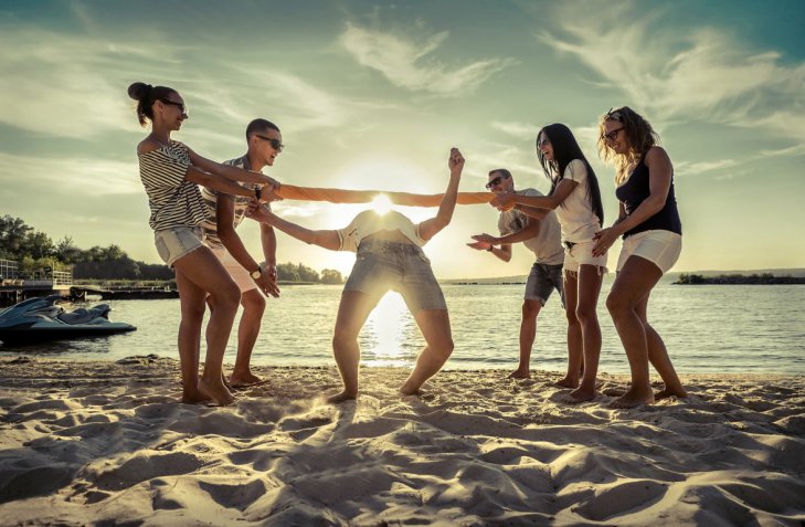 Giochi da fare in spiaggia, 7 idee per divertirsi con gli amici