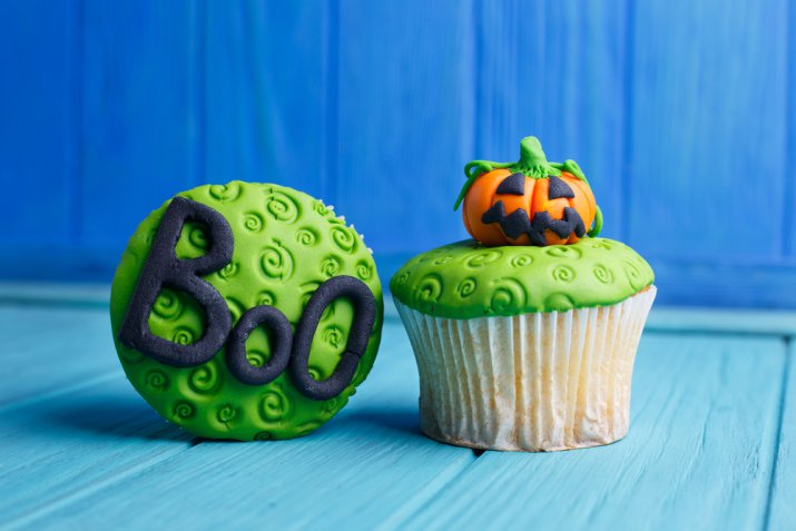 Zucca di Halloween in pasta di zucchero, 7 idee da urlo per decorare torte e cupcake