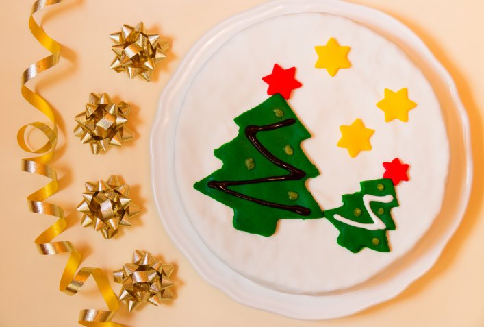 Albero di Natale in pasta di zucchero, 7 modi per realizzarlo senza stampini