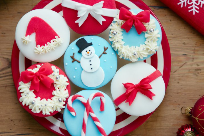 Cupcake di Natale, le 7 decorazioni in pasta di zucchero più sfiziose