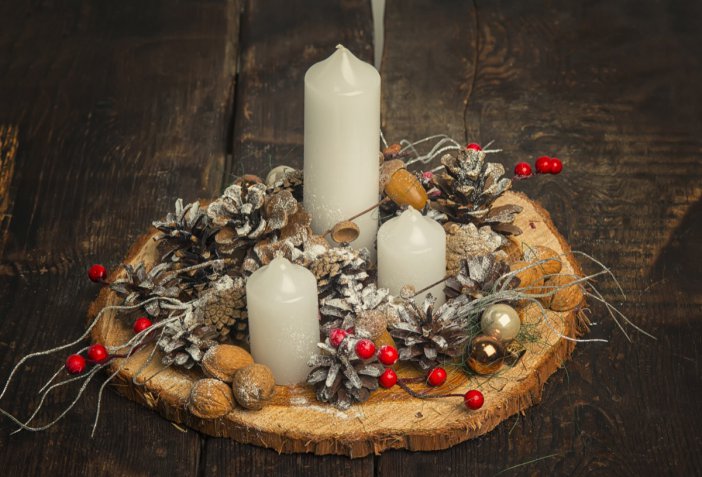 Centrotavola di Natale e Capodanno: 5 idee con fiori freschi e bacche