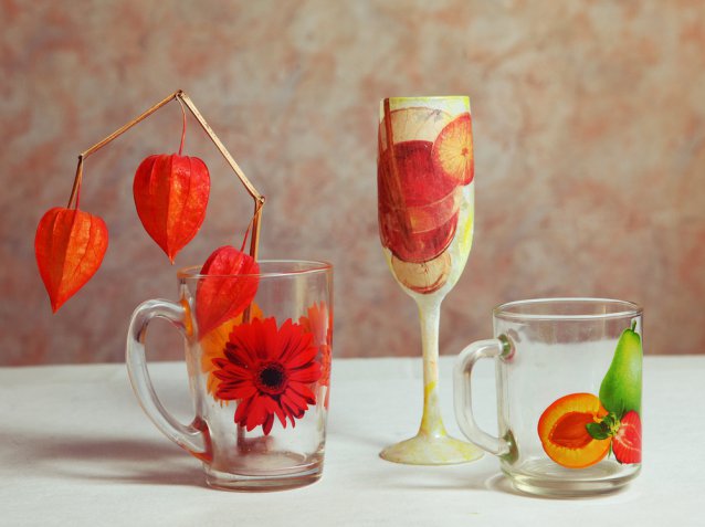 Come decorare i bicchieri di vetro con il decoupage, la tecnica e le idee creative