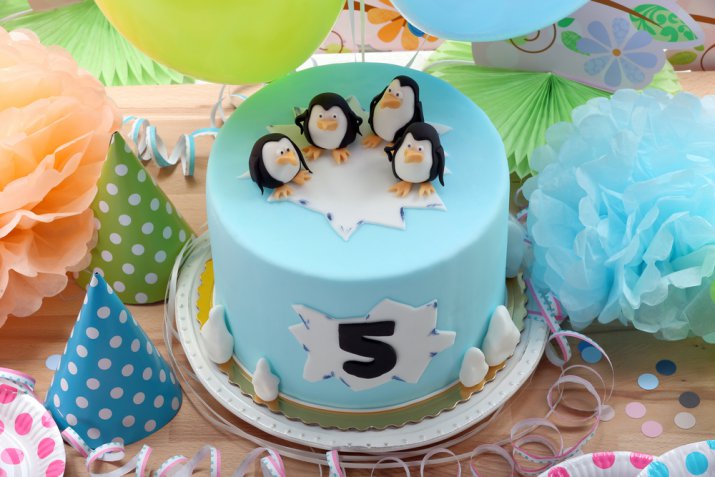 Pinguini in pasta di zucchero, come farli per un cake design simpatico