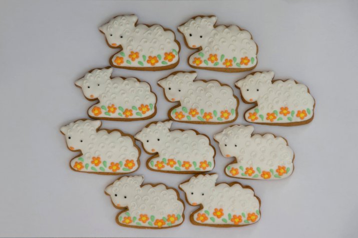 Biscotti pasquali decorati con la pasta di zucchero, 9 idee sfiziose
