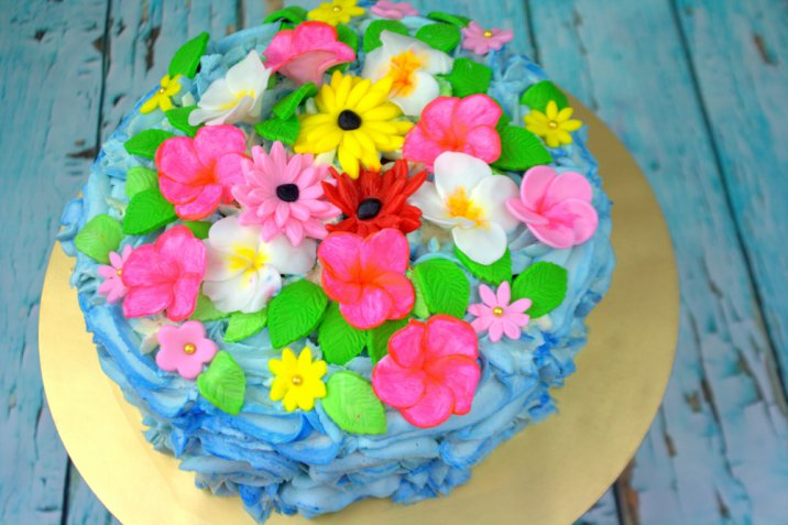 Torte in pasta di zucchero per la festa della mamma: 7 idee con i fiori
