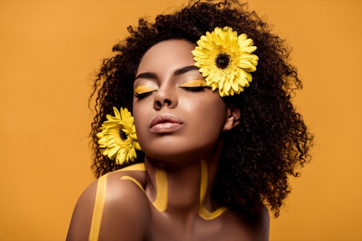 Trucco floreale per l'estate: 5 make-up ispirati ai fiori da provare