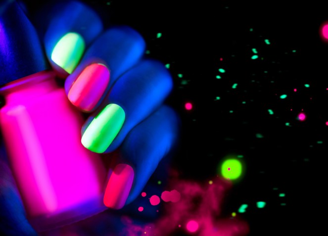 Neon manicure: 5 idee per una nail art colorata