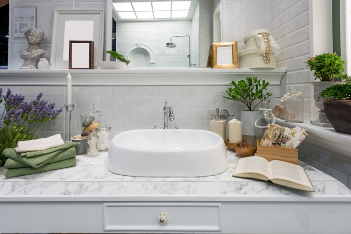 Come abbellire un bagno, 5 idee fai da te per renderlo elegante con poco