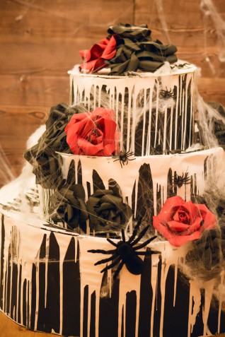 Torte matrimonio originali in pasta di zucchero, 5 decorazioni ispirate ad Halloween