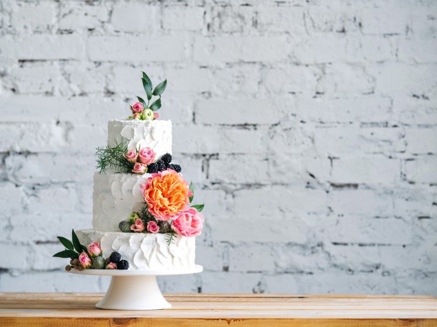 Torte per matrimonio con i fiori: 10 foto a cui ispirarsi