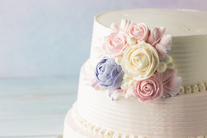 Flower cake: 9 decorazioni spettacolari con i fiori in crema di burro