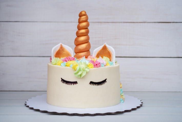 Torte di compleanno per i 30 anni: 7 decorazioni in pasta di zucchero