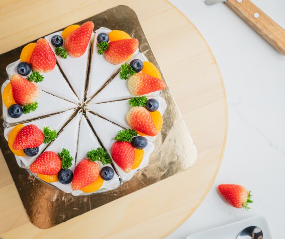 Decorazioni torte con panna e frutta: 9 idee che ti sorprenderanno