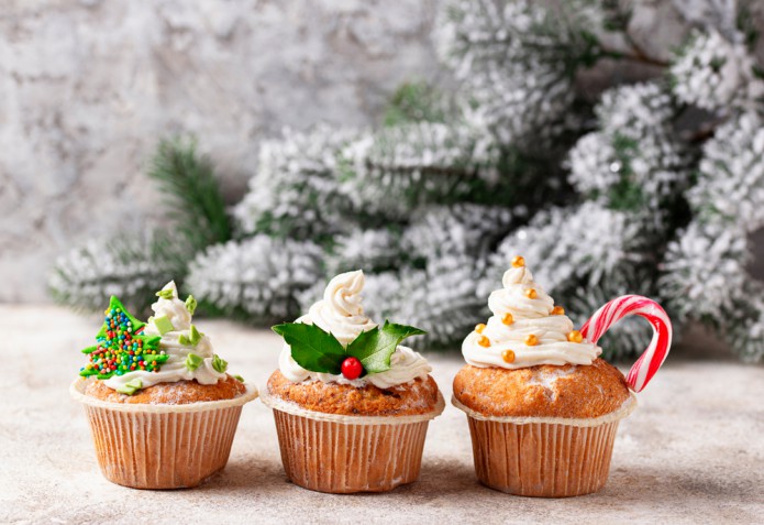 Cupcake di Natale decorati con panna: 7 idee allegre