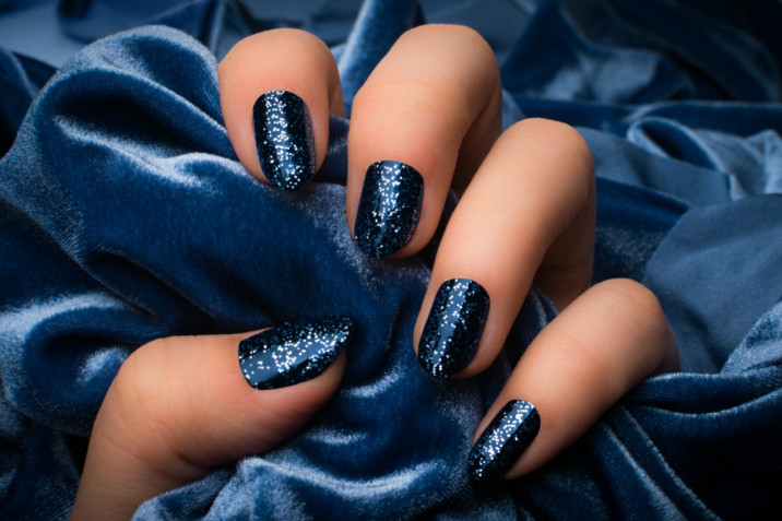 Le 7 nail art più belle in Classic Blue Pantone