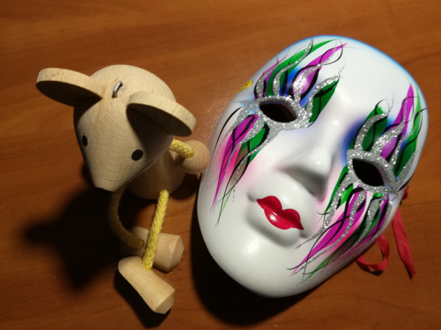 Come decorare una maschera bianca: 5 idee creative per Carnevale