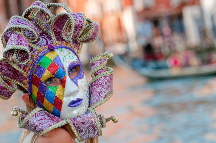 Come decorare una maschera bianca: 5 idee creative per Carnevale