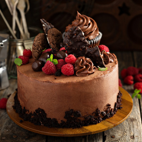 Come decorare una torta di cioccolato: 9 idee sfiziose