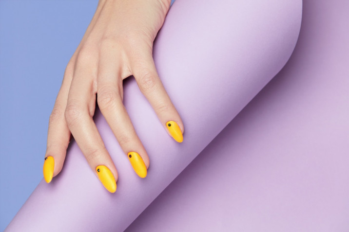 Le 7 nail art in giallo più belle per l'8 marzo