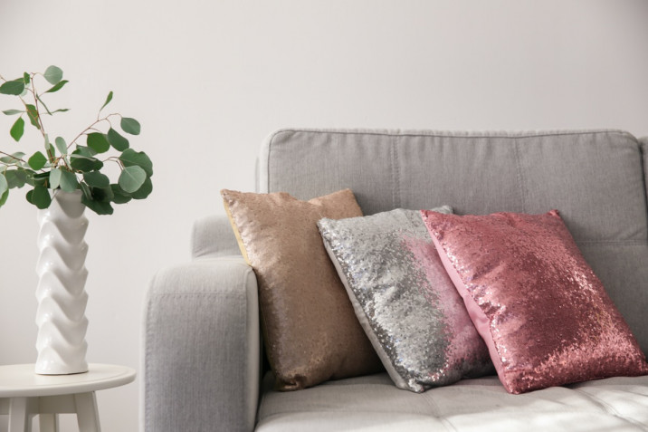 Cuscini per divani: 7 idee decorative per la casa