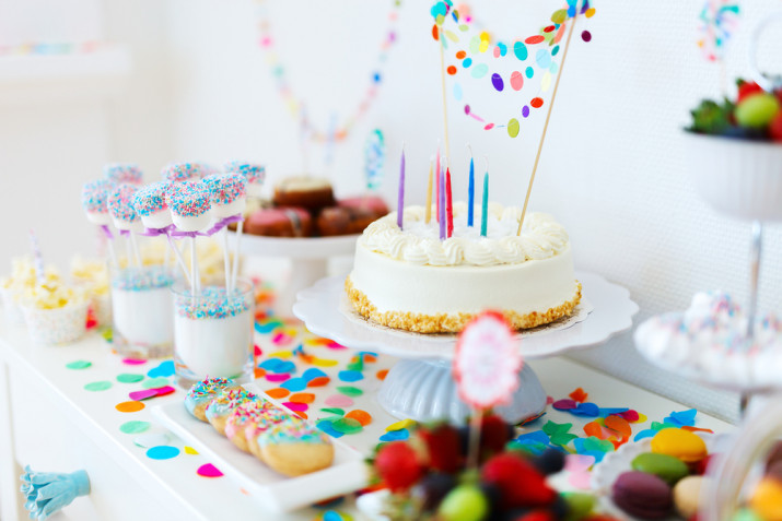 Torte di compleanno per bambini decorate con panna: 7 idee per le decorazioni