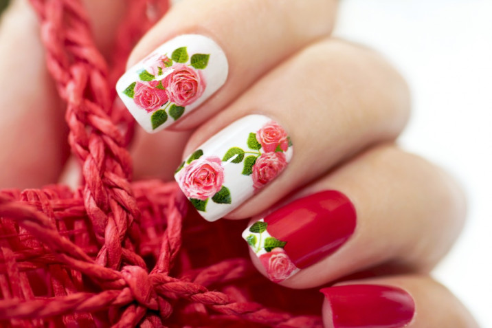 Nail art con le rose: 5 decorazioni da provare