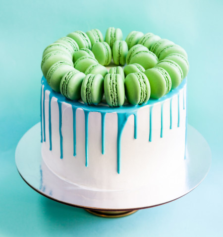 Torte decorate con macarons: 9 idee per le decorazioni