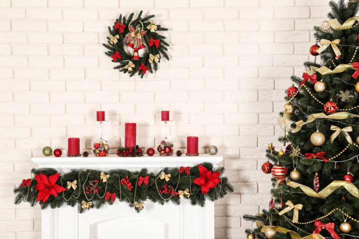 Come decorare il camino per Natale: 11 foto che ispirano