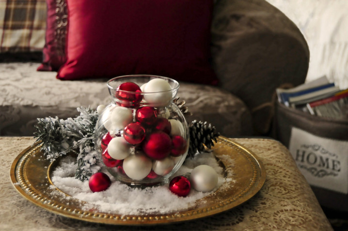 Composizioni natalizie in vasi di vetro: 7 idee per decorazioni eleganti